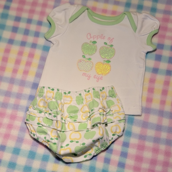 BABYWORKS 🍏 Sweet 2pc Green Yellow White "APPLE OF MY EYE" Ruffled Outfit 0-3M - Picture 9 of 16